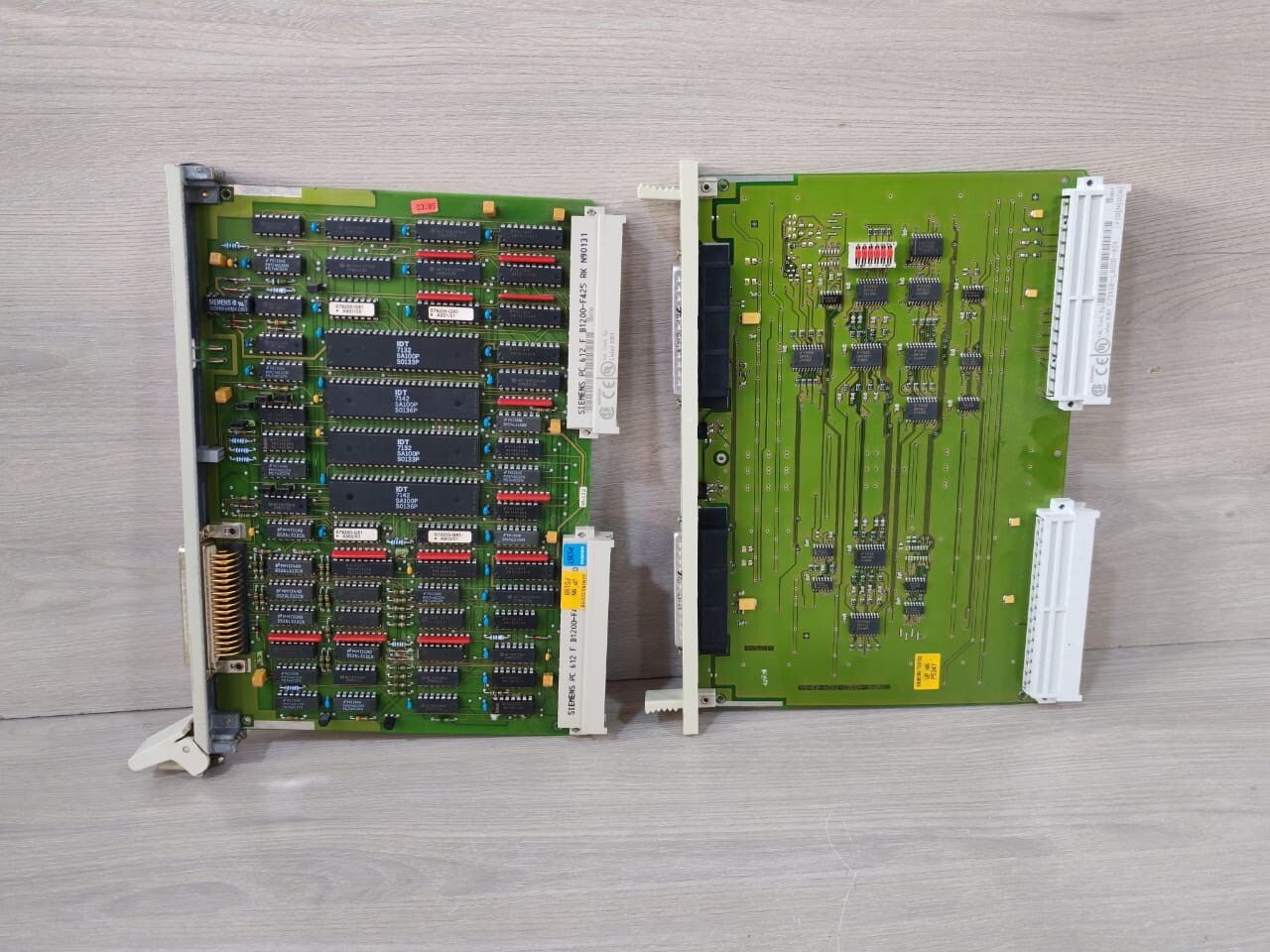 Siemens SIMATIC 6ES5300-5CA11 and 6ES5324-3UR11 Interface Module
