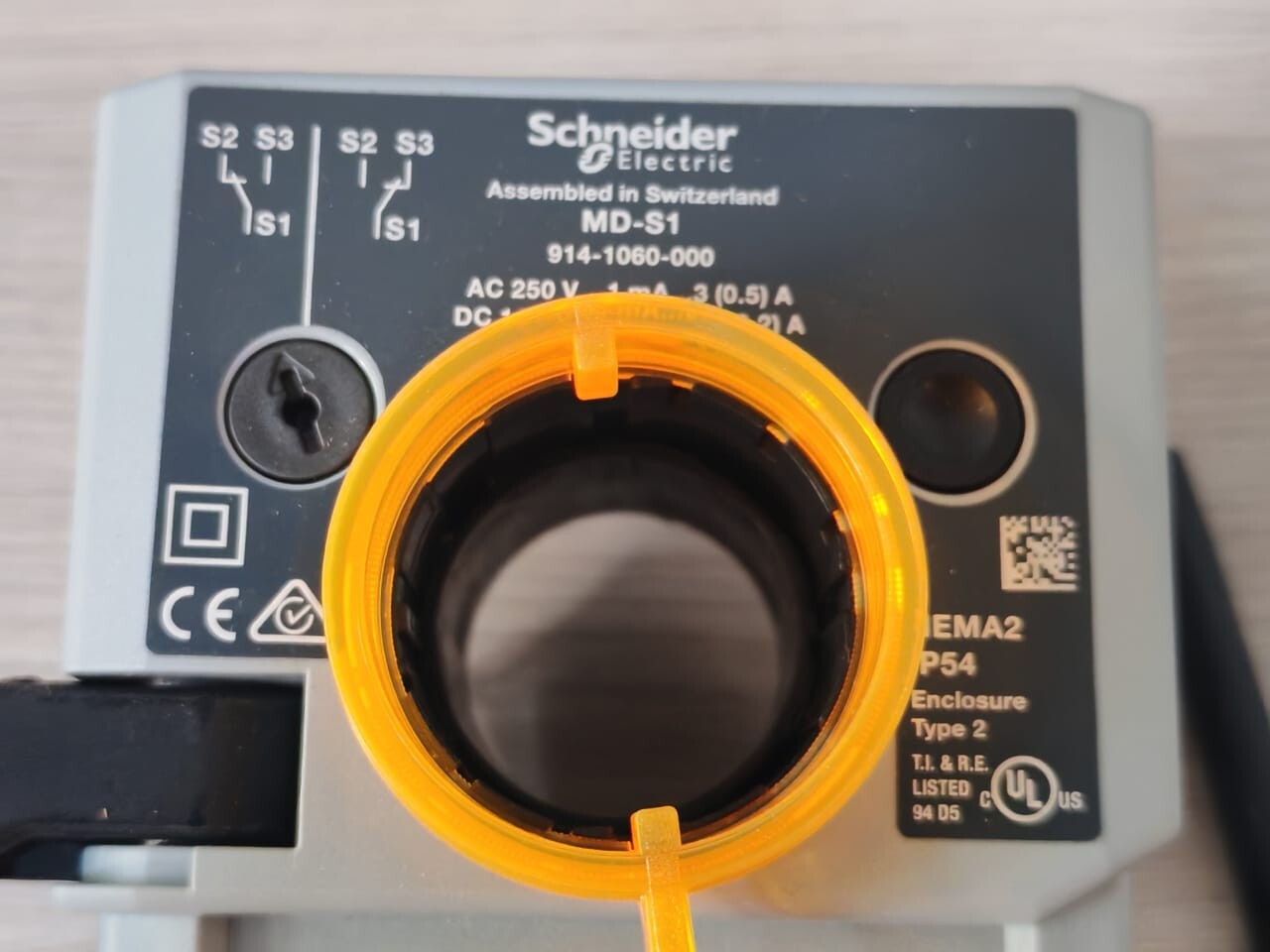 Schneider Electric 914-1060-000 SCHNEIDER ELECTRIC MD-S1 914-1060-000 SWITCH AUX 250V 2