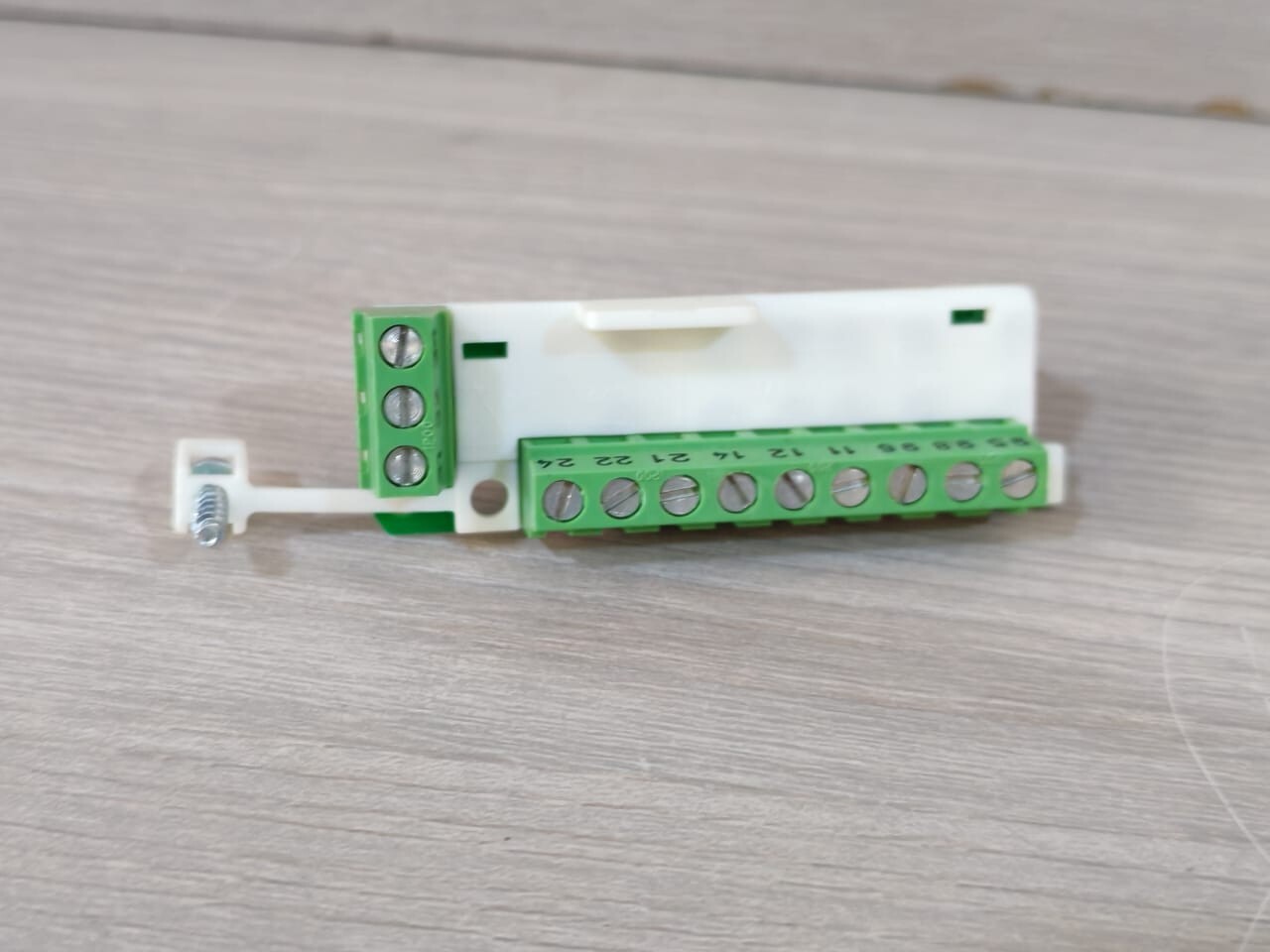 ABB A051369 ABB A051369 / 1SD A051369 R1 Auxilliary Contacts -, Only Transparent Case 5