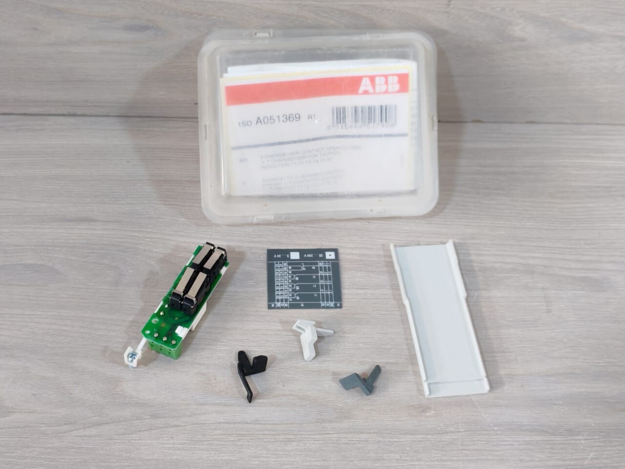 ABB A051369 / 1SD A051369 R1 Auxilliary Contacts - , Only Transparent Case