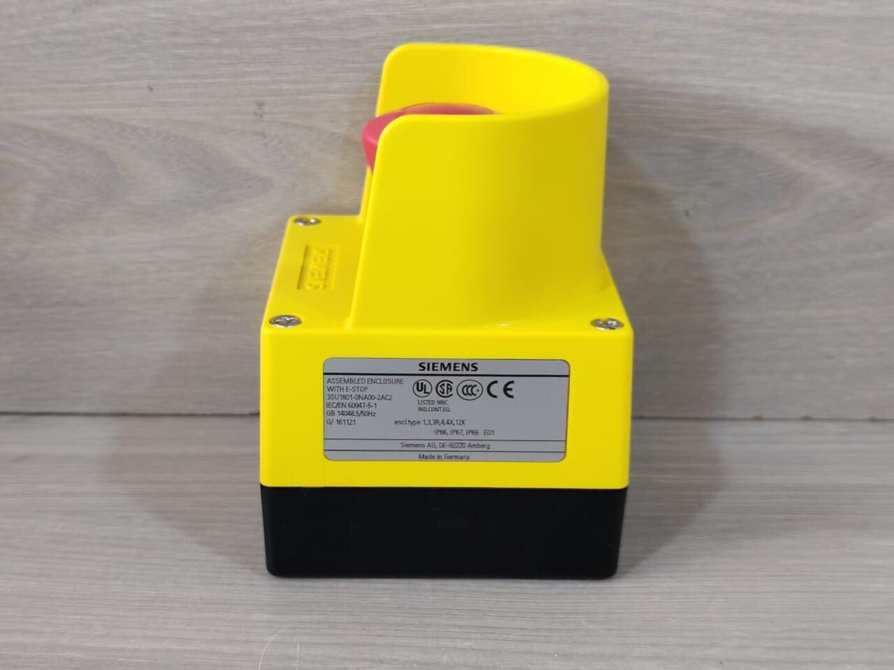 Siemens 3SU1801-0NA00-2AC2 SIEMENS 3SU1801-0NA00-2AC2 Emergency Stop Button - Yellow 3