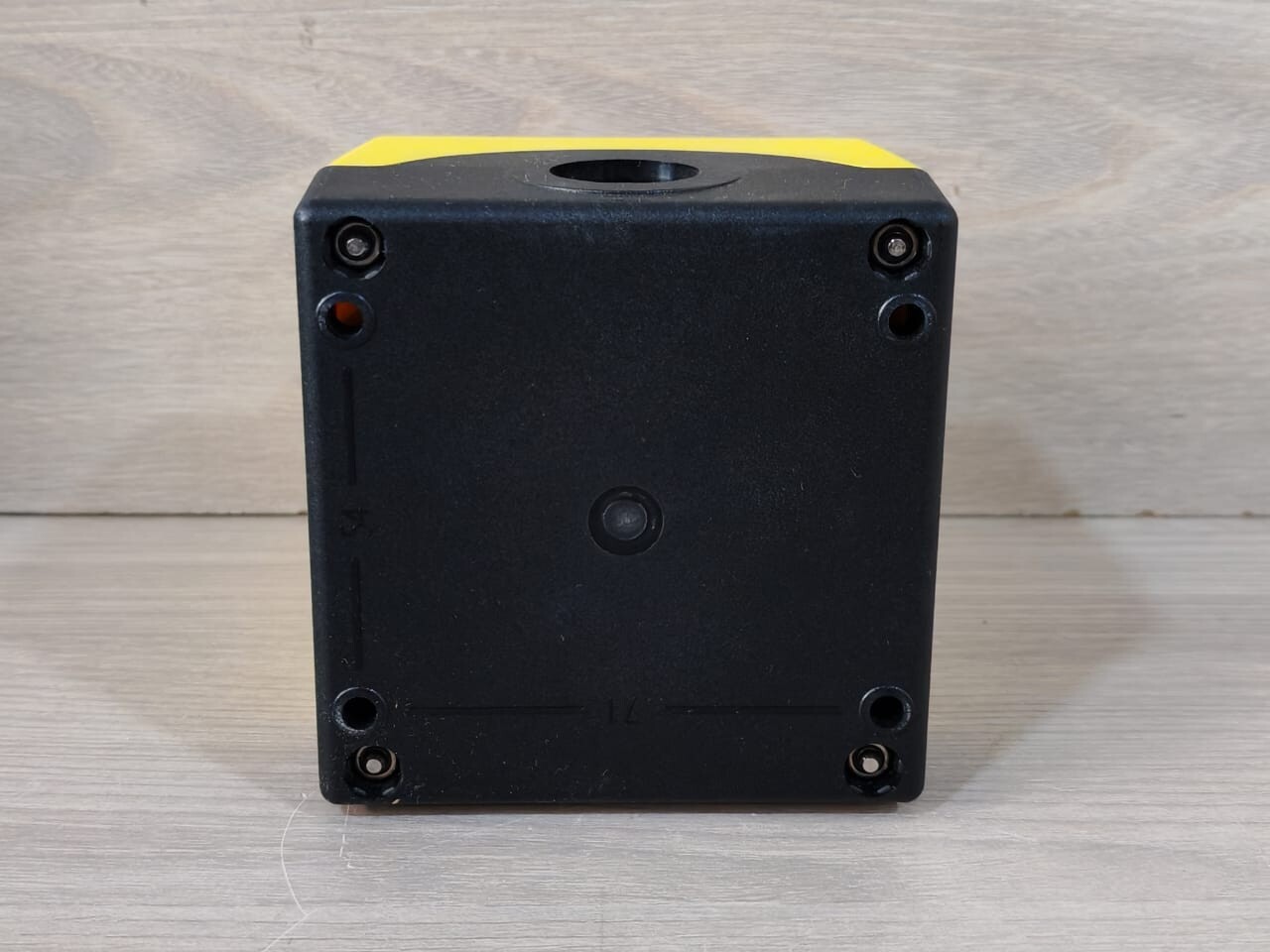 Siemens 3SU1801-0NA00-2AC2 SIEMENS 3SU1801-0NA00-2AC2 Emergency Stop Button - Yellow 6