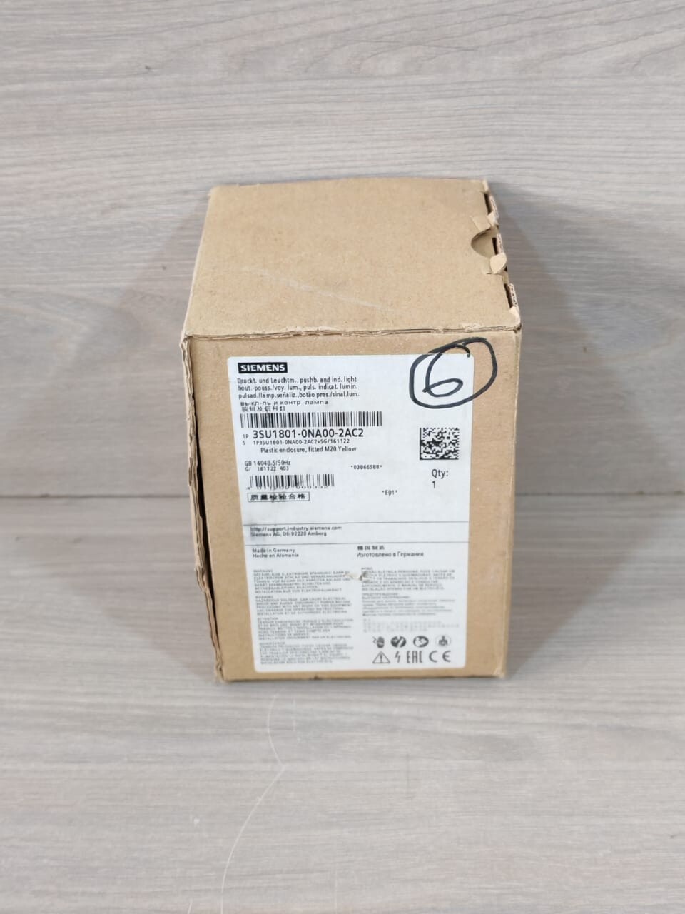 Siemens 3SU1801-0NA00-2AC2 SIEMENS 3SU1801-0NA00-2AC2 Emergency Stop Button - Yellow 8