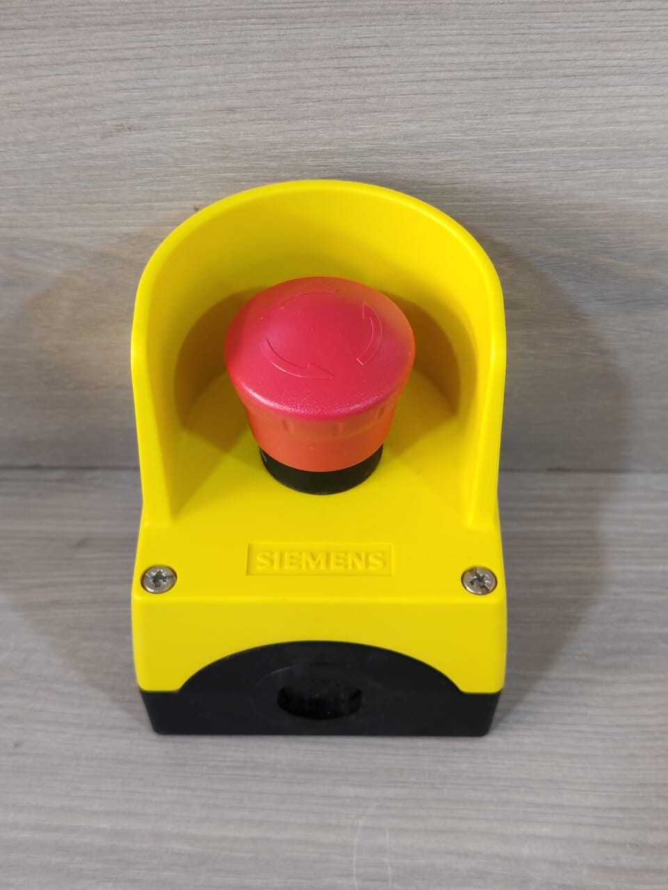 SIEMENS 3SU1801-0NA00-2AC2 Emergency Stop Button - Yellow