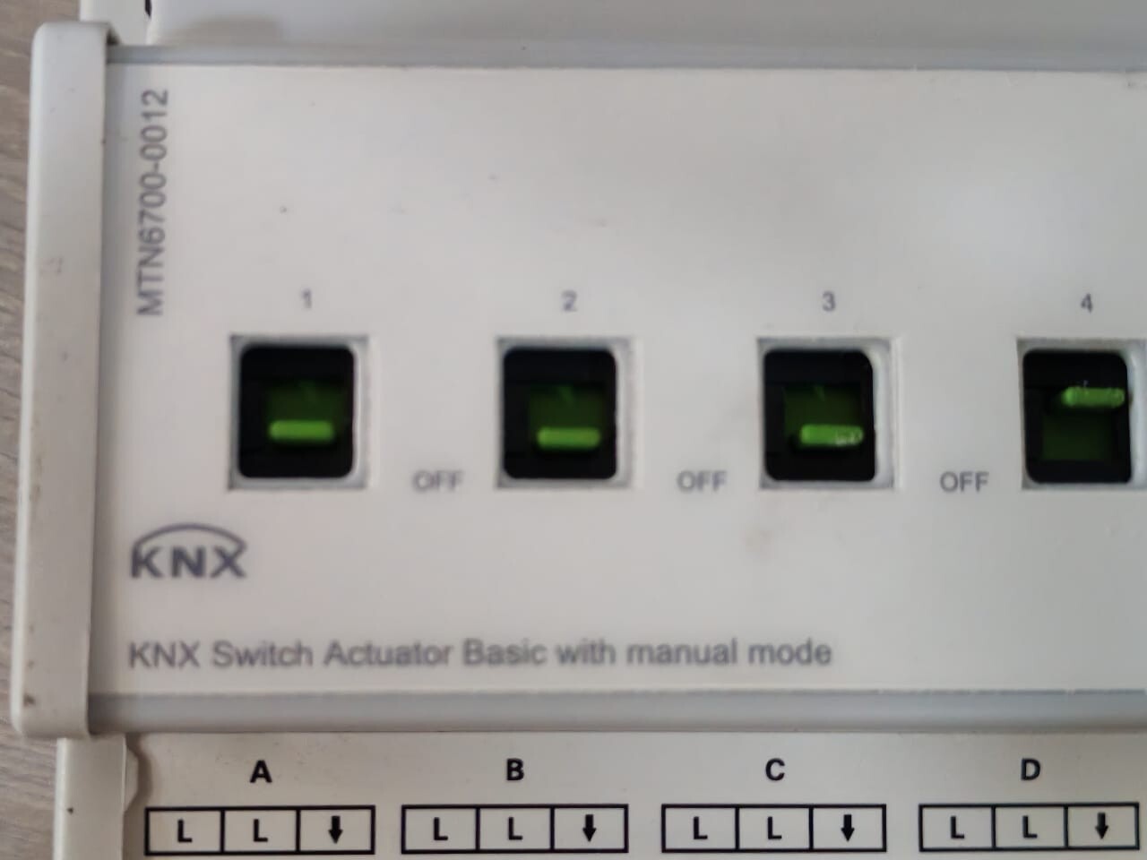 Schneider Electric MTN6700-0012 SCHNEIDER ELECTRIC MTN6700-0012 KNX SWITCH ACTUATOR BASIC WITH MANUAL MODE 3