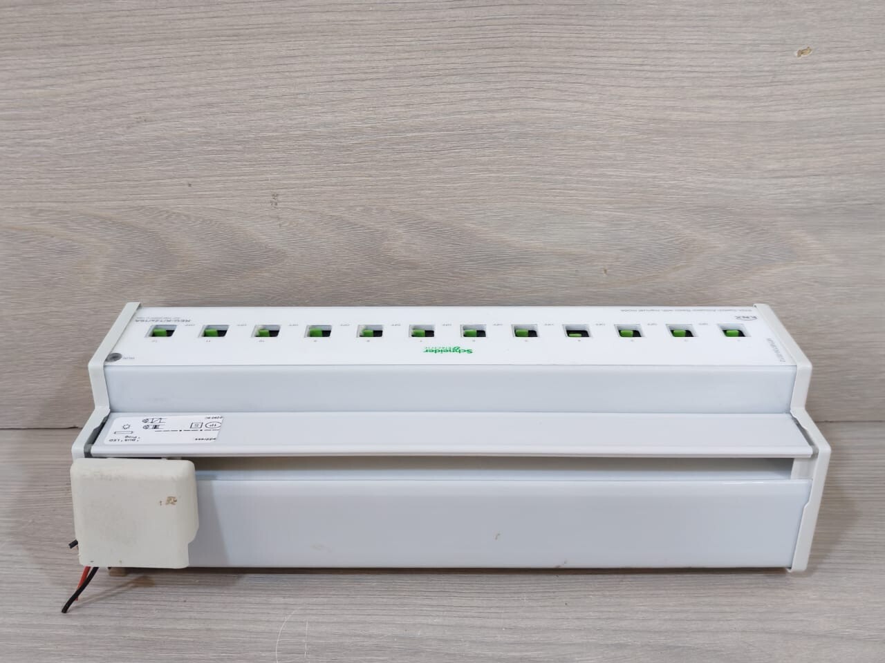 Schneider Electric MTN6700-0012 SCHNEIDER ELECTRIC MTN6700-0012 KNX SWITCH ACTUATOR BASIC WITH MANUAL MODE 9