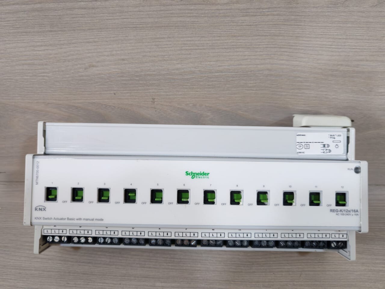 SCHNEIDER ELECTRIC MTN6700-0012 KNX SWITCH ACTUATOR BASIC WITH MANUAL MODE