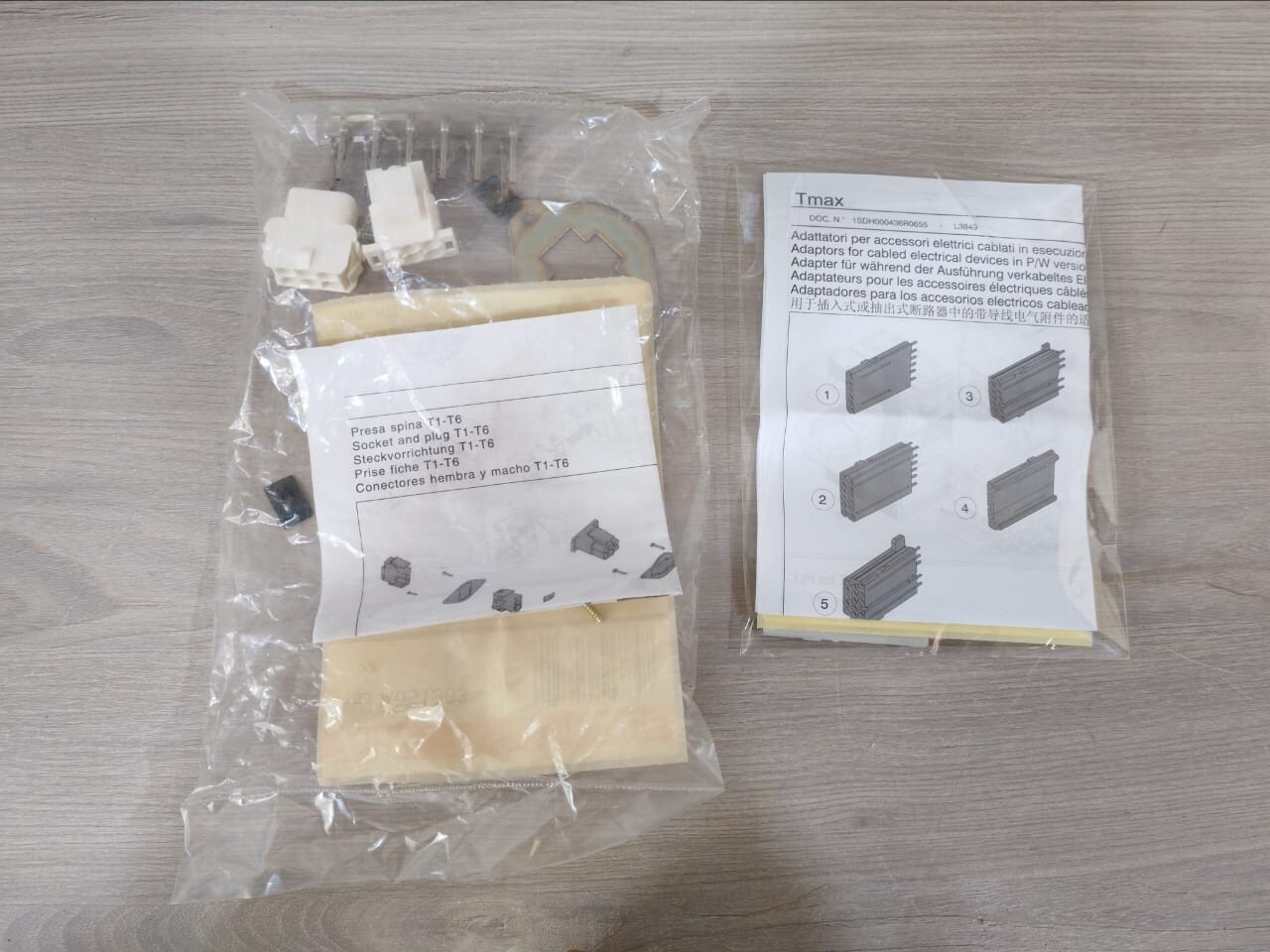 ABB 1SD A051363 R1 & 1SD A054922 R1 ABB 1SD A051363 R1 Connector Plug Socket with 1SD A054922 R1 Adapter Connector 3