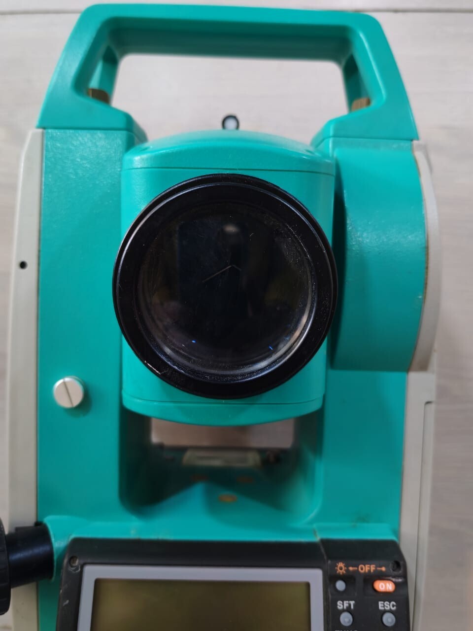 SOKKIA D21866 Sokkia Set 510 D21866 Surveying Total Station - or 3