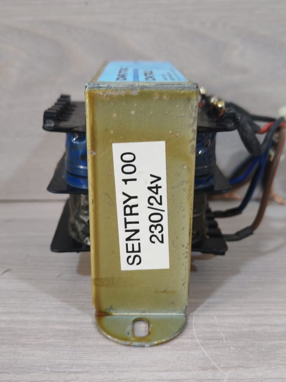 COMPUTRONIC CONTROLS SENTRY 100 COMPUTRONIC CONTROLS SENTRY 100 230/24V BATTERY CHARGER 4