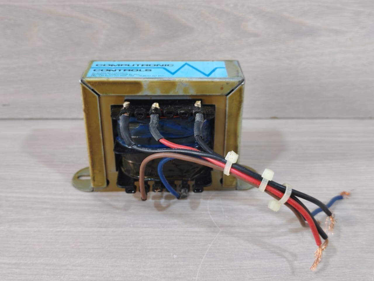 COMPUTRONIC CONTROLS SENTRY 100 COMPUTRONIC CONTROLS SENTRY 100 230/24V BATTERY CHARGER 7