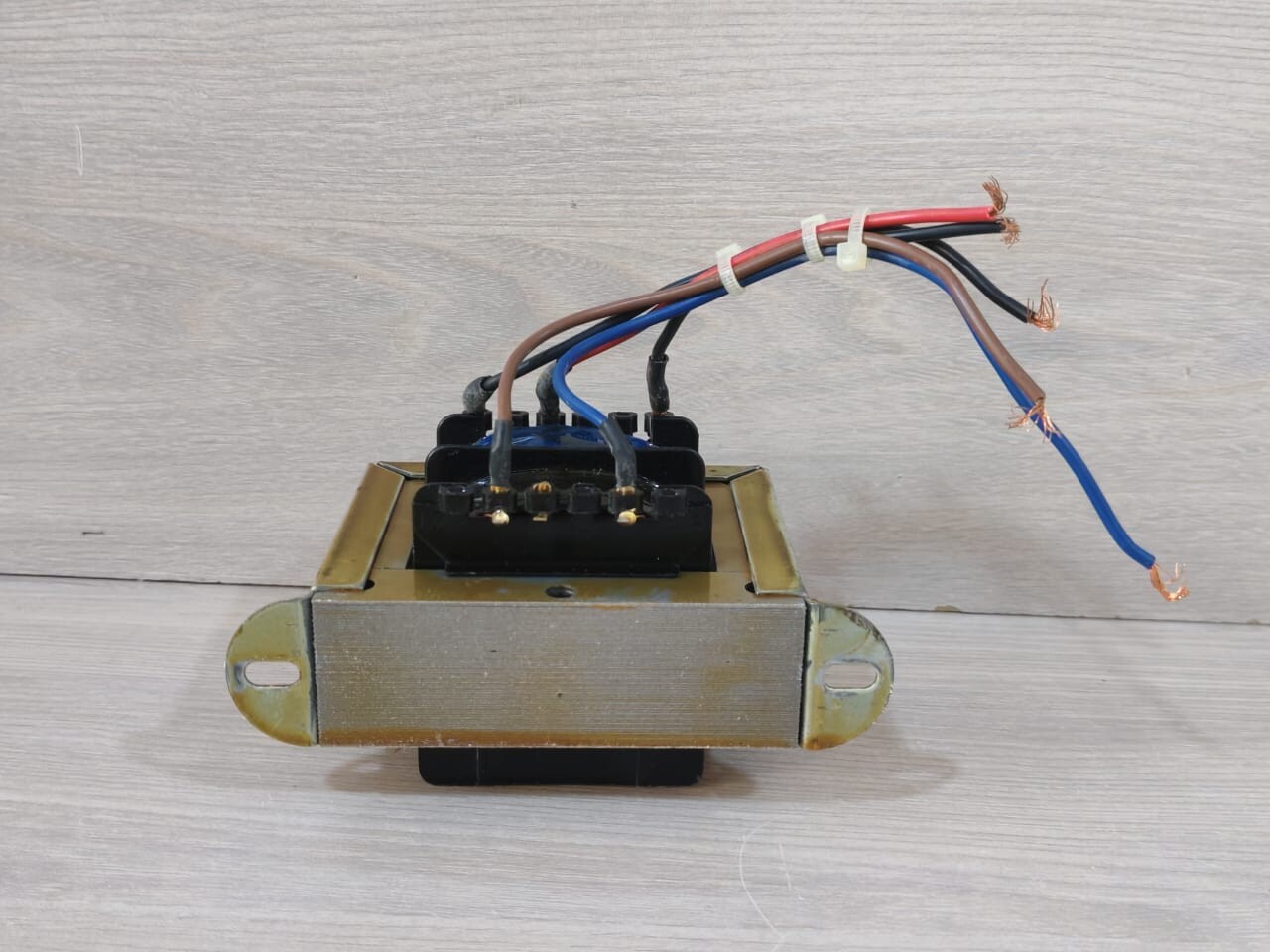 COMPUTRONIC CONTROLS SENTRY 100 COMPUTRONIC CONTROLS SENTRY 100 230/24V BATTERY CHARGER 8