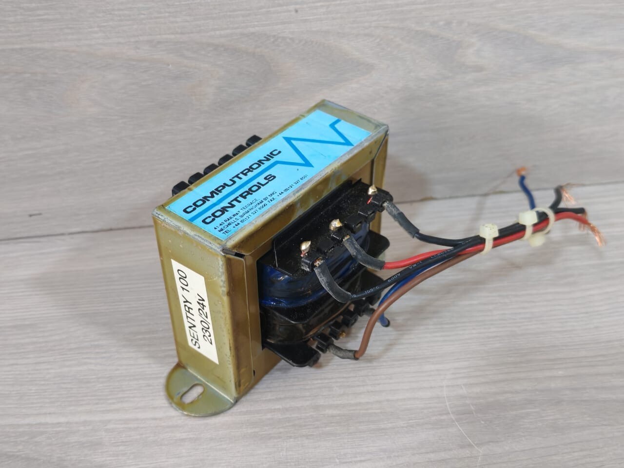 COMPUTRONIC CONTROLS SENTRY 100 COMPUTRONIC CONTROLS SENTRY 100 230/24V BATTERY CHARGER 9