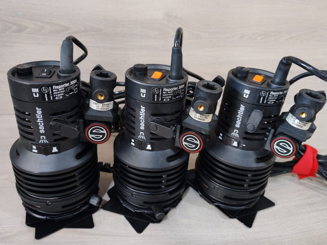 Sachtler Reporter 300H Sachtler Reporter Light Kit: 3x300H (300W) Lights w/Stand & Photography Umbrella 4
