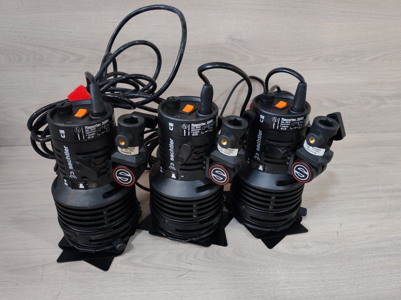 Sachtler Reporter 300H Sachtler Reporter Light Kit: 3x300H (300W) Lights w/Stand & Photography Umbrella 7