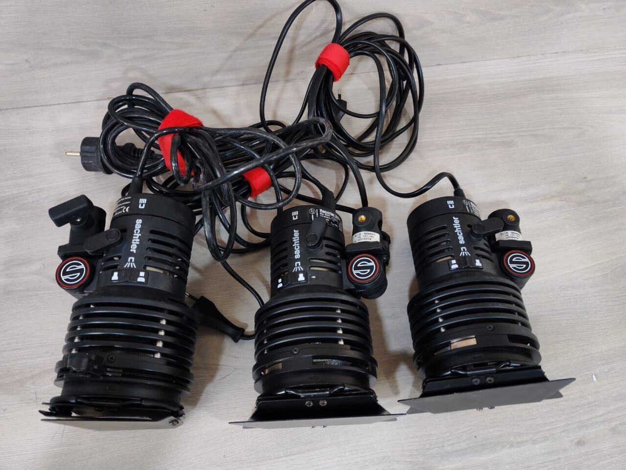 Sachtler Reporter 300H Sachtler Reporter Light Kit: 3x300H (300W) Lights w/Stand & Photography Umbrella 10