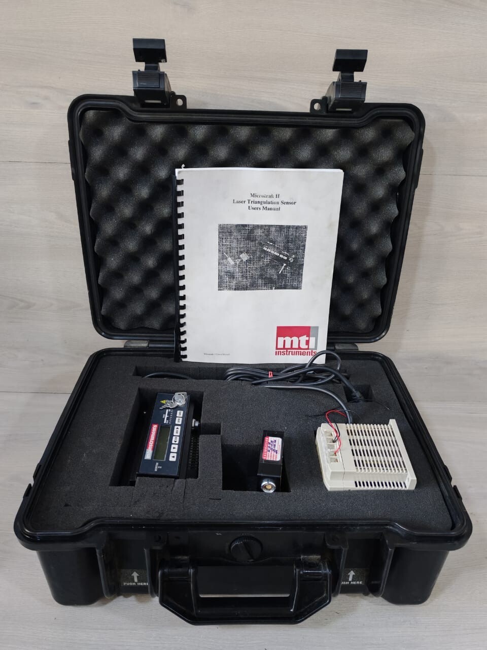 MTI LTC-025-02 LASER SENSOR / MICROTRAK II CONTROLLER / OMRON S82K-03024