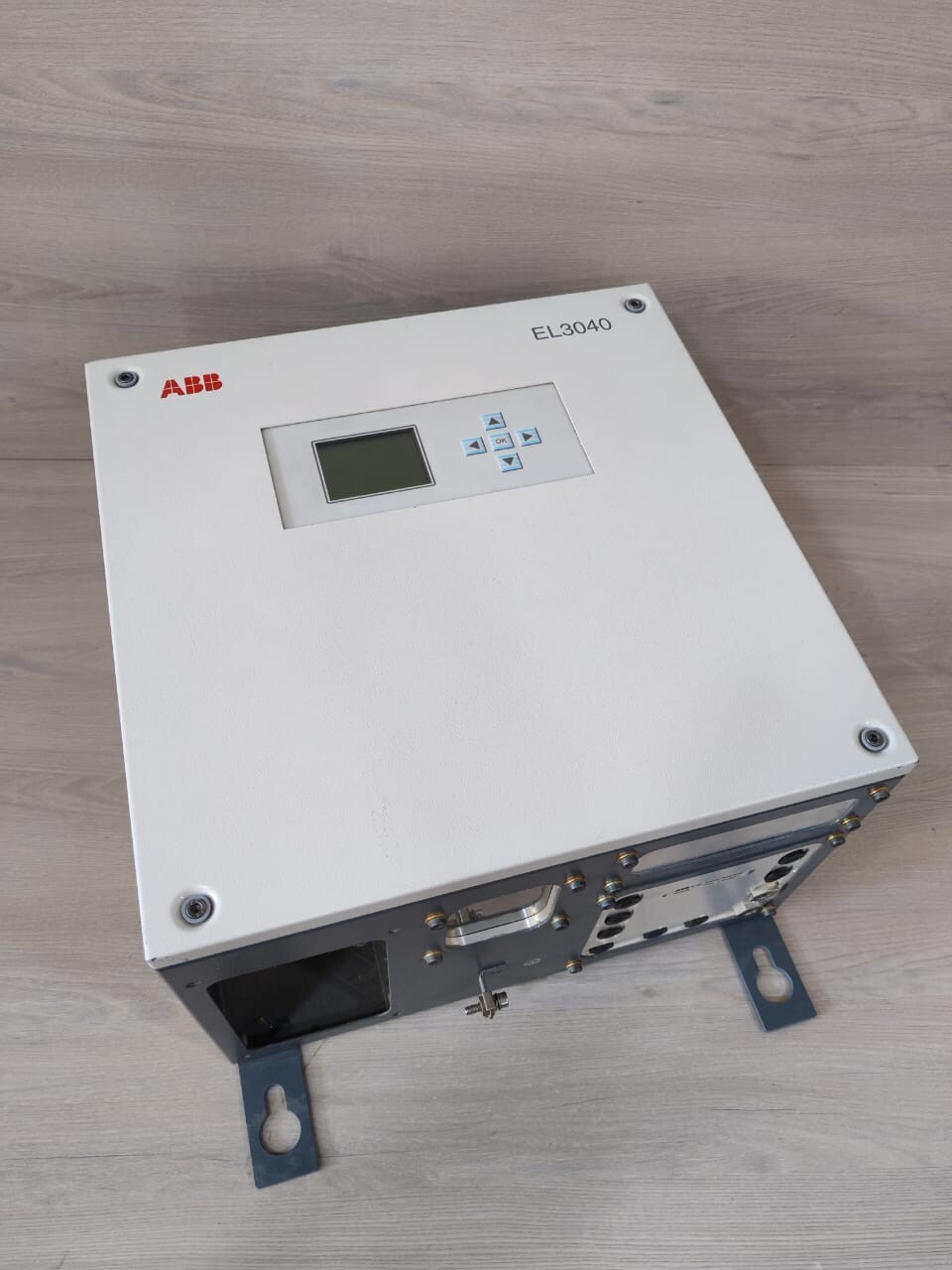 ABB PANEL-100 ABB EL3040 GAS ANALYZER PANEL 100-240VAC 50-60Hz 4