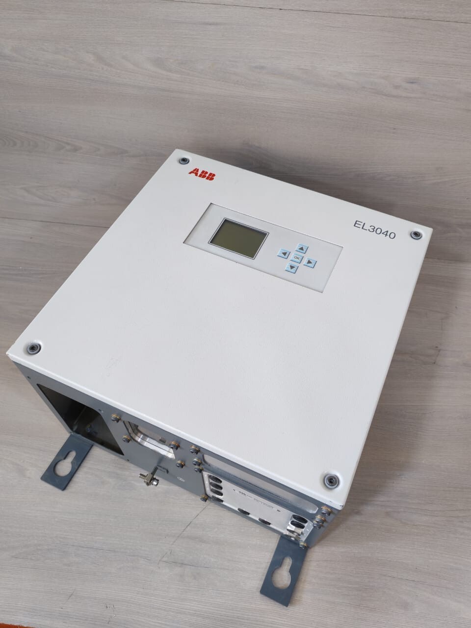 ABB PANEL-100 ABB EL3040 GAS ANALYZER PANEL 100-240VAC 50-60Hz 5