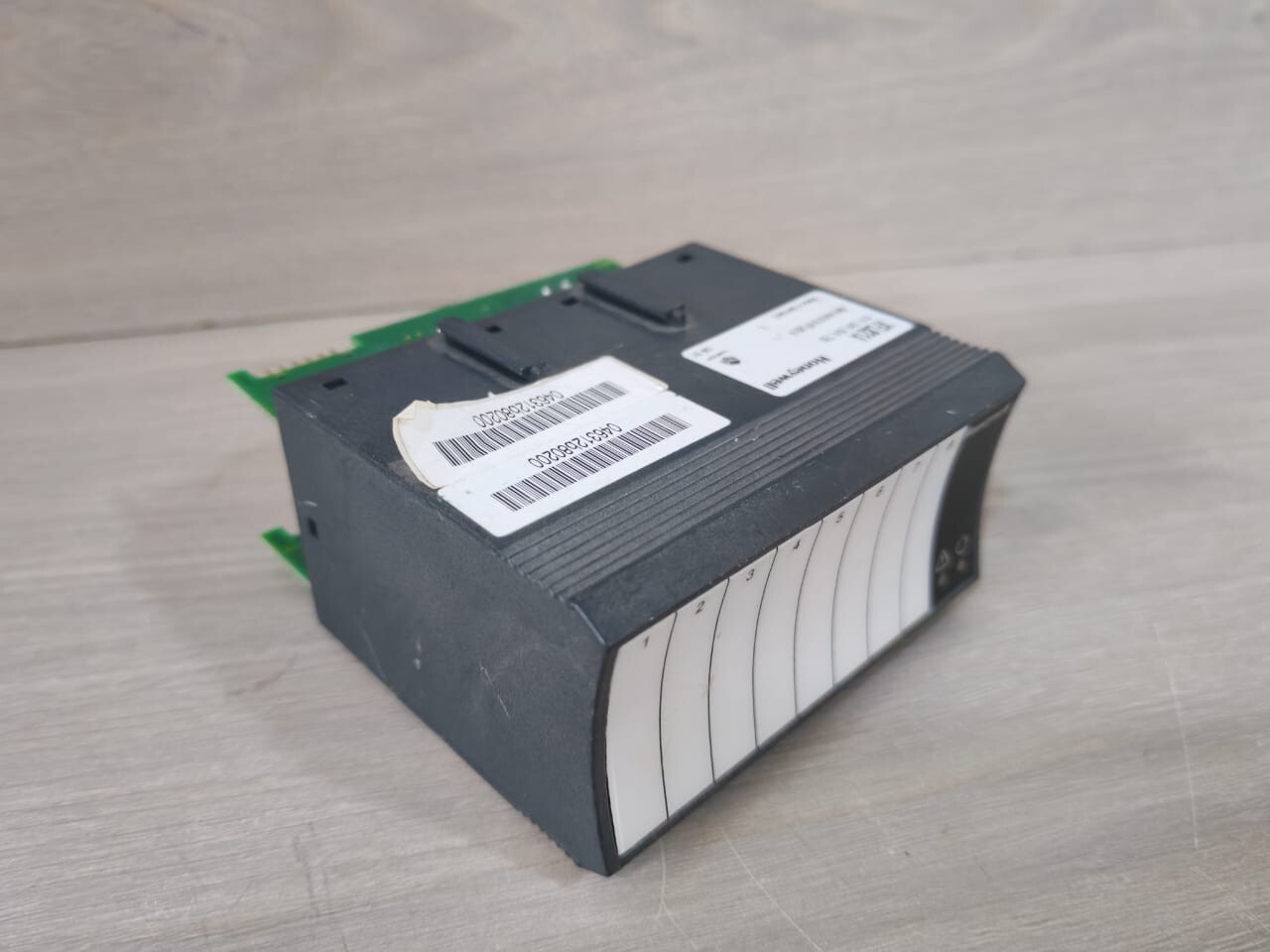 Honeywell XFL821A HONEYWELL XFL821A ANALOG INPUT MODULE -WITHOUT COVER & WITHOUT BASE 10