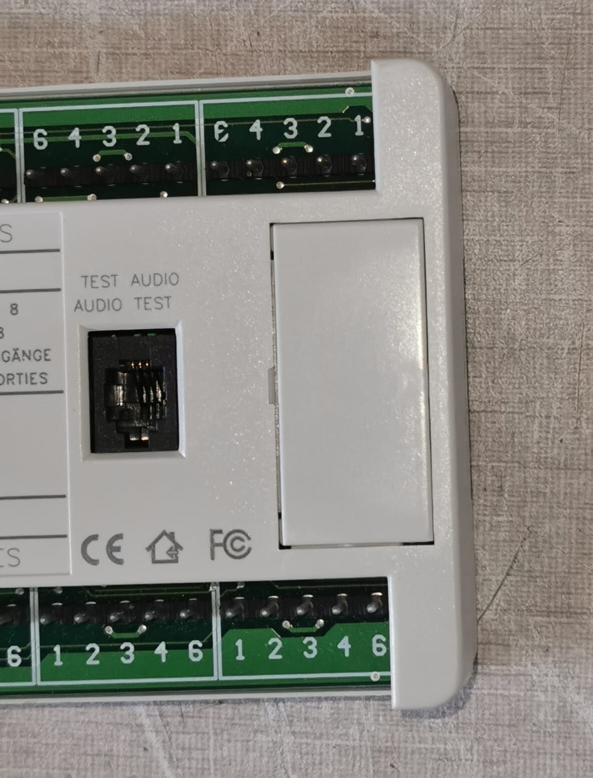 Fermax 8-WAY 2425 FERMAX 8-Way MDS AUDIO DECODER / DECODER Version: 101 6