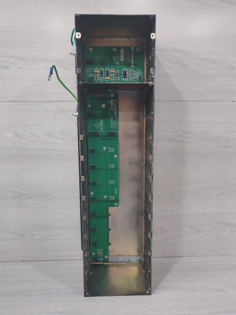 Honeywell 900R08R-0101 Honeywell HC900 Controller 900R08R-0101 8-Slot Redundant PS Ext. Rack 4