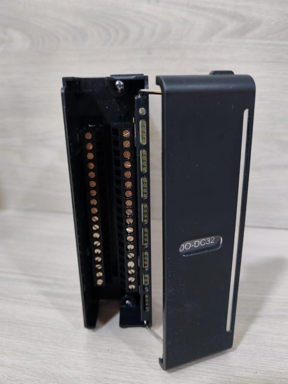 Honeywell 900H32-0001 Honeywell HC900 Controller 900H32-0001 Digital Output Module 4