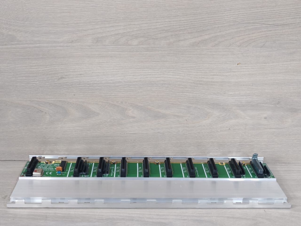 Yokogawa F3BU09-0N YOKOGAWA F3BU09-0N Rev. A4 - 9 SLOT Base Rack 6