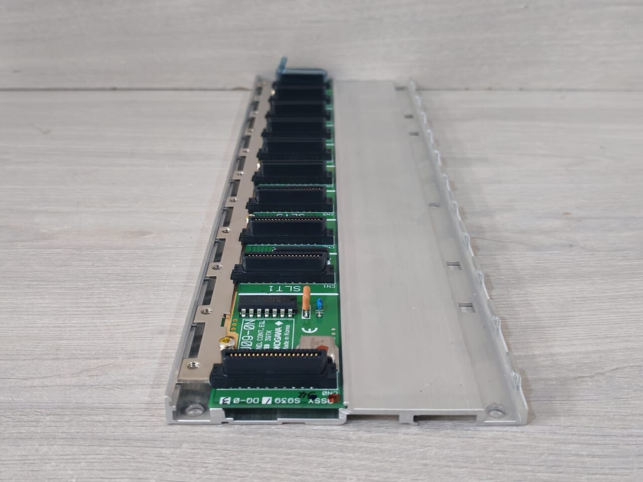 Yokogawa F3BU09-0N YOKOGAWA F3BU09-0N Rev. A4 - 9 SLOT Base Rack 8