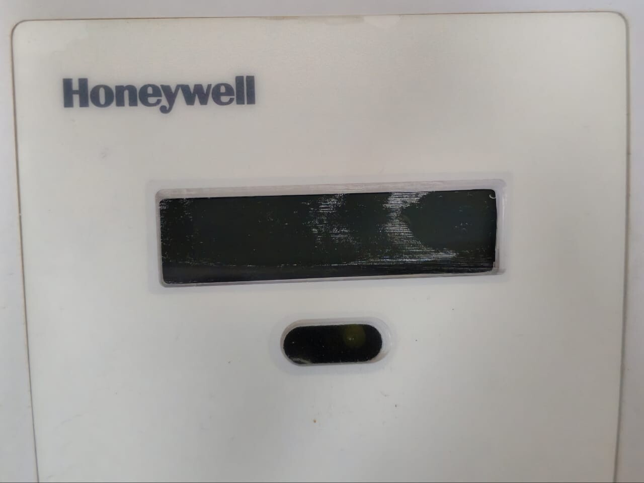 Honeywell C7232A5812 Honeywell C7232A5812 CO2 Sensor, Wall Mount, LCD Display Range: 0-2000ppm 4