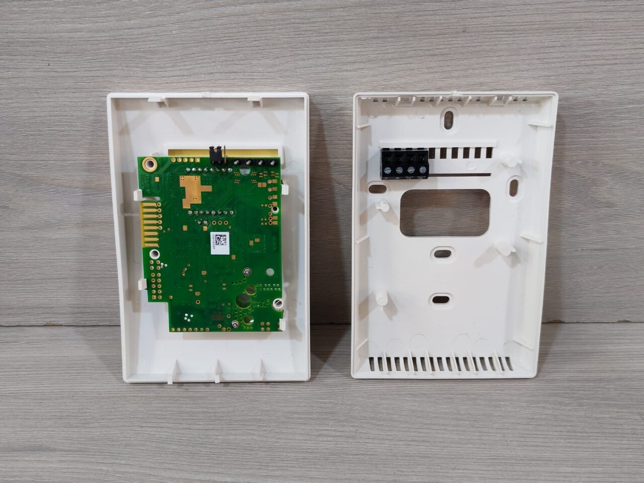Honeywell C7232A5812 Honeywell C7232A5812 CO2 Sensor, Wall Mount, LCD Display Range: 0-2000ppm 5