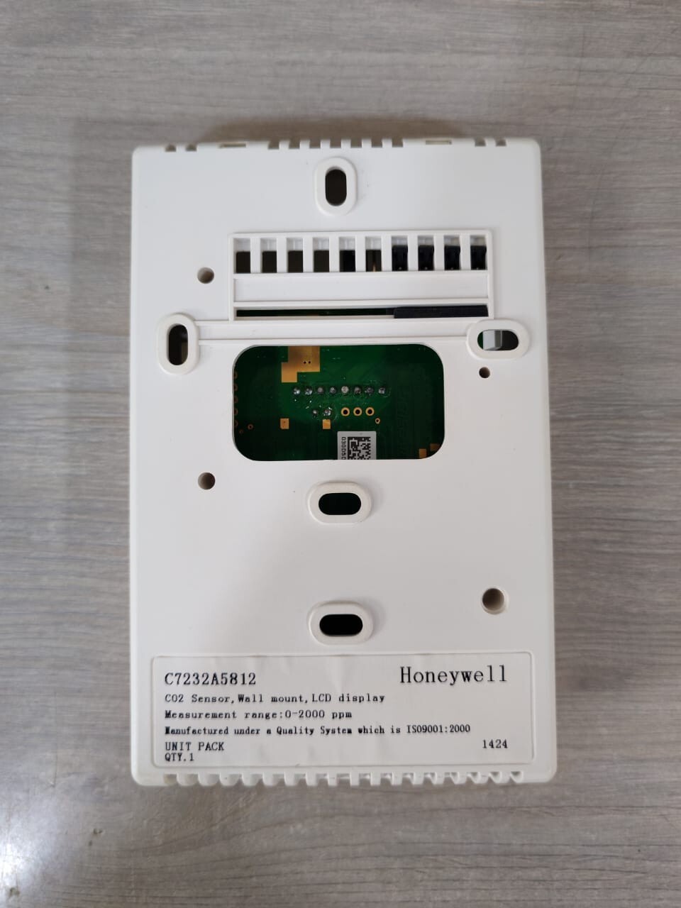 Honeywell C7232A5812 Honeywell C7232A5812 CO2 Sensor, Wall Mount, LCD Display Range: 0-2000ppm 6