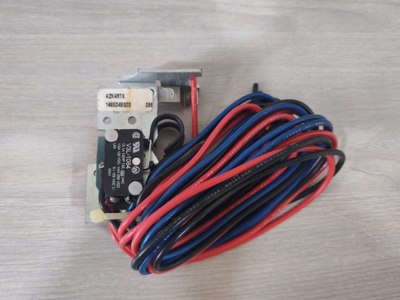 Eaton 1493D48G03 A2X4RTK EATON CUTLER HAMMER A2X4RTK 1493D48G03 AUXILLARY SWITCH 2