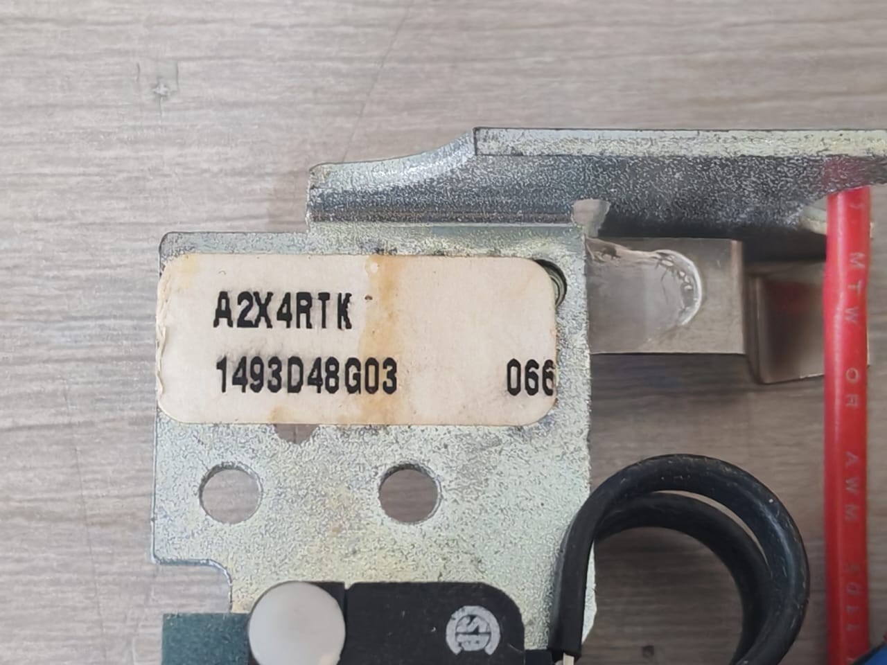 Eaton 1493D48G03 A2X4RTK EATON CUTLER HAMMER A2X4RTK 1493D48G03 AUXILLARY SWITCH 3