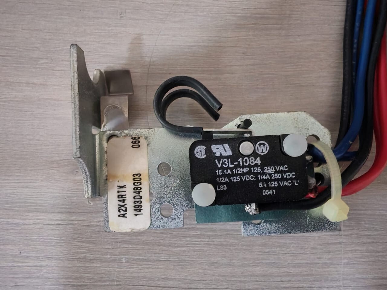 Eaton 1493D48G03 A2X4RTK EATON CUTLER HAMMER A2X4RTK 1493D48G03 AUXILLARY SWITCH 5