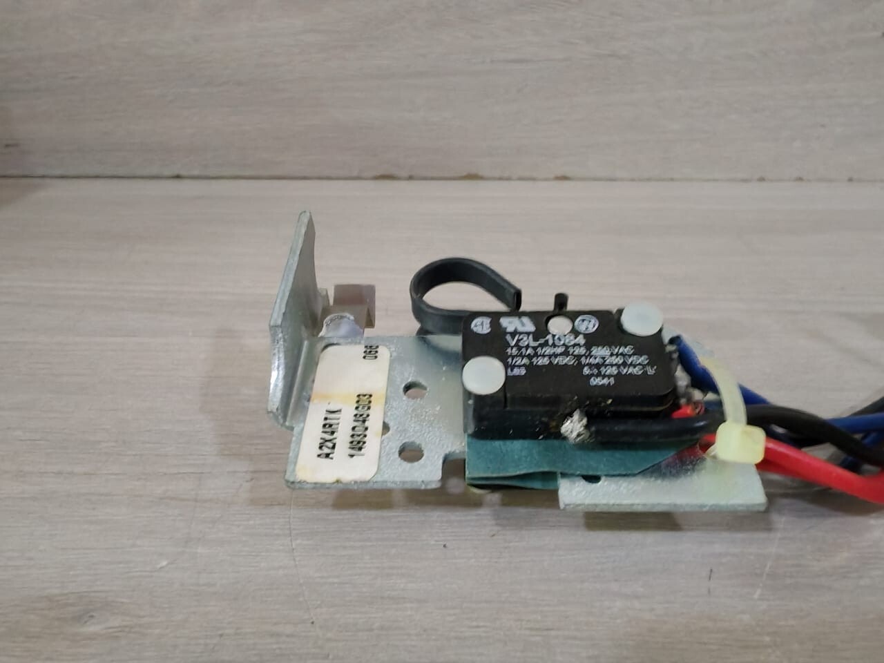 Eaton 1493D48G03 A2X4RTK EATON CUTLER HAMMER A2X4RTK 1493D48G03 AUXILLARY SWITCH 6