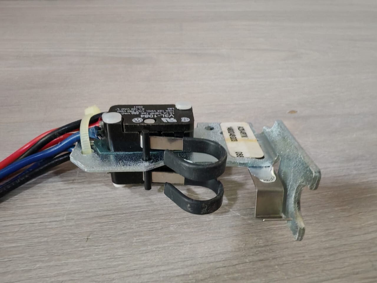 Eaton 1493D48G03 A2X4RTK EATON CUTLER HAMMER A2X4RTK 1493D48G03 AUXILLARY SWITCH 7
