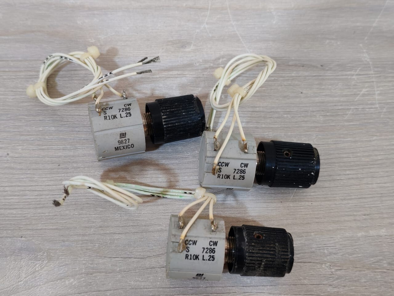 Bi Technologies CCW CW Type S 7286 R10K L.25 & 14-237.025K Bi Technologies CCW CW Type S 7286 R10K L.25 ( 3x) with 14-237.025K Keyswitch 3