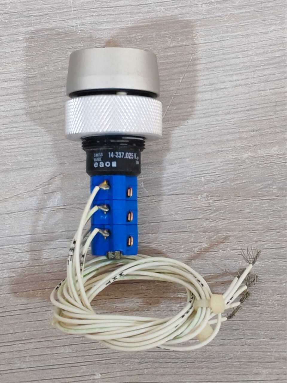 Bi Technologies CCW CW Type S 7286 R10K L.25 & 14-237.025K Bi Technologies CCW CW Type S 7286 R10K L.25 ( 3x) with 14-237.025K Keyswitch 5