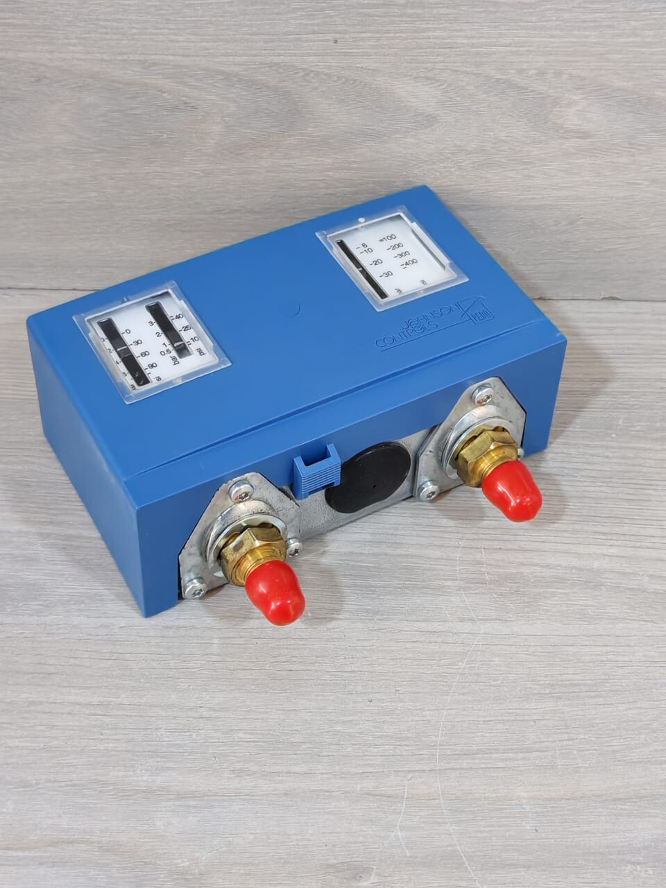 Johnson Controls PENN P736LCA-9300 JOHNSON CONTROLS PENN P736LCA-9300 PRESSURE CONTROL 400V 5