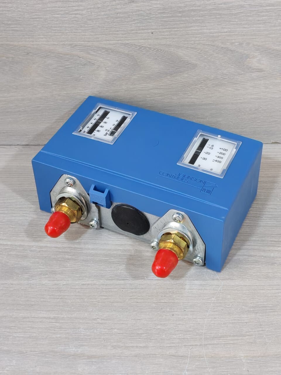 Johnson Controls PENN P736LCA-9300 JOHNSON CONTROLS PENN P736LCA-9300 PRESSURE CONTROL 400V 6