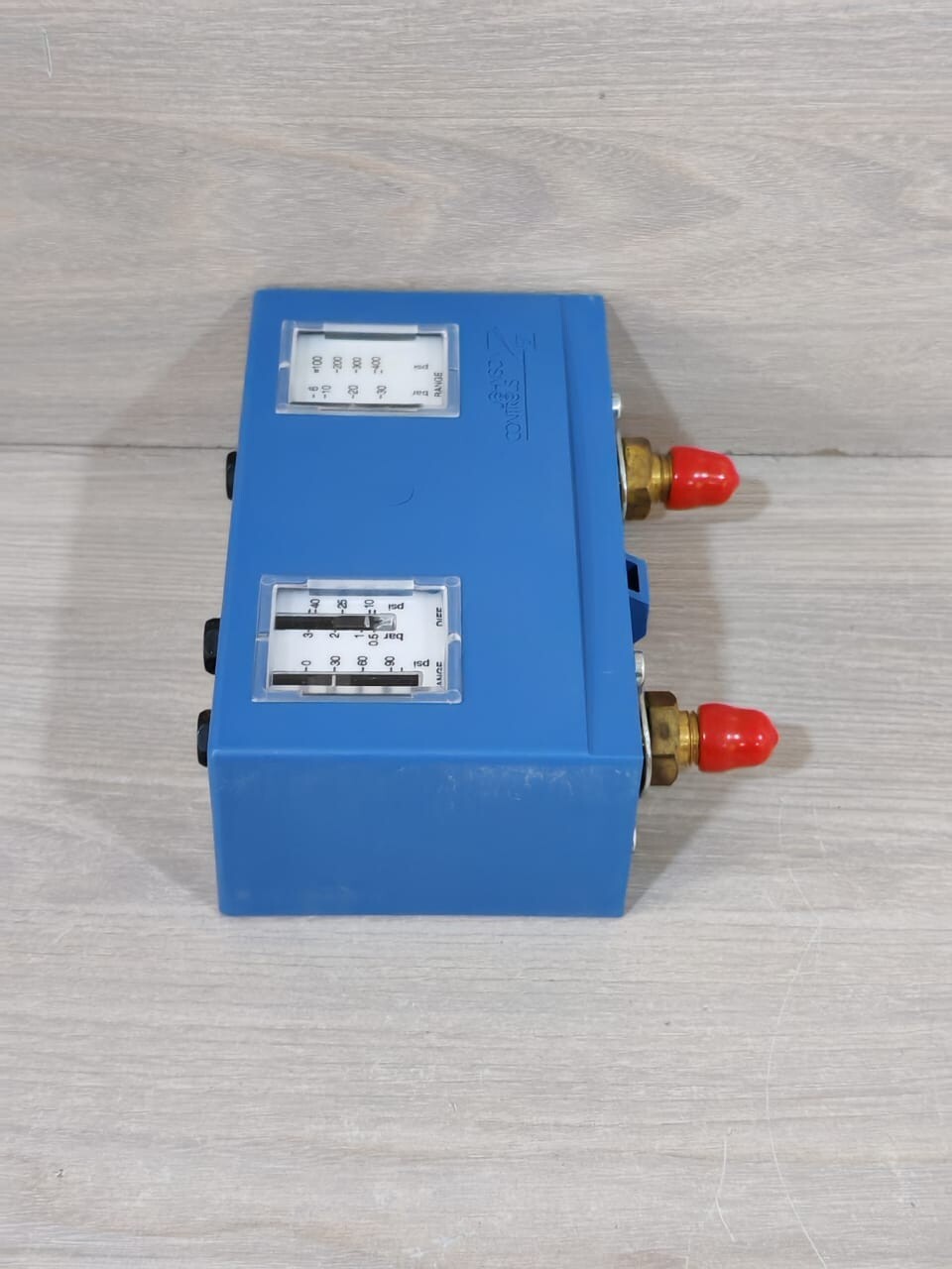 Johnson Controls PENN P736LCA-9300 JOHNSON CONTROLS PENN P736LCA-9300 PRESSURE CONTROL 400V 7
