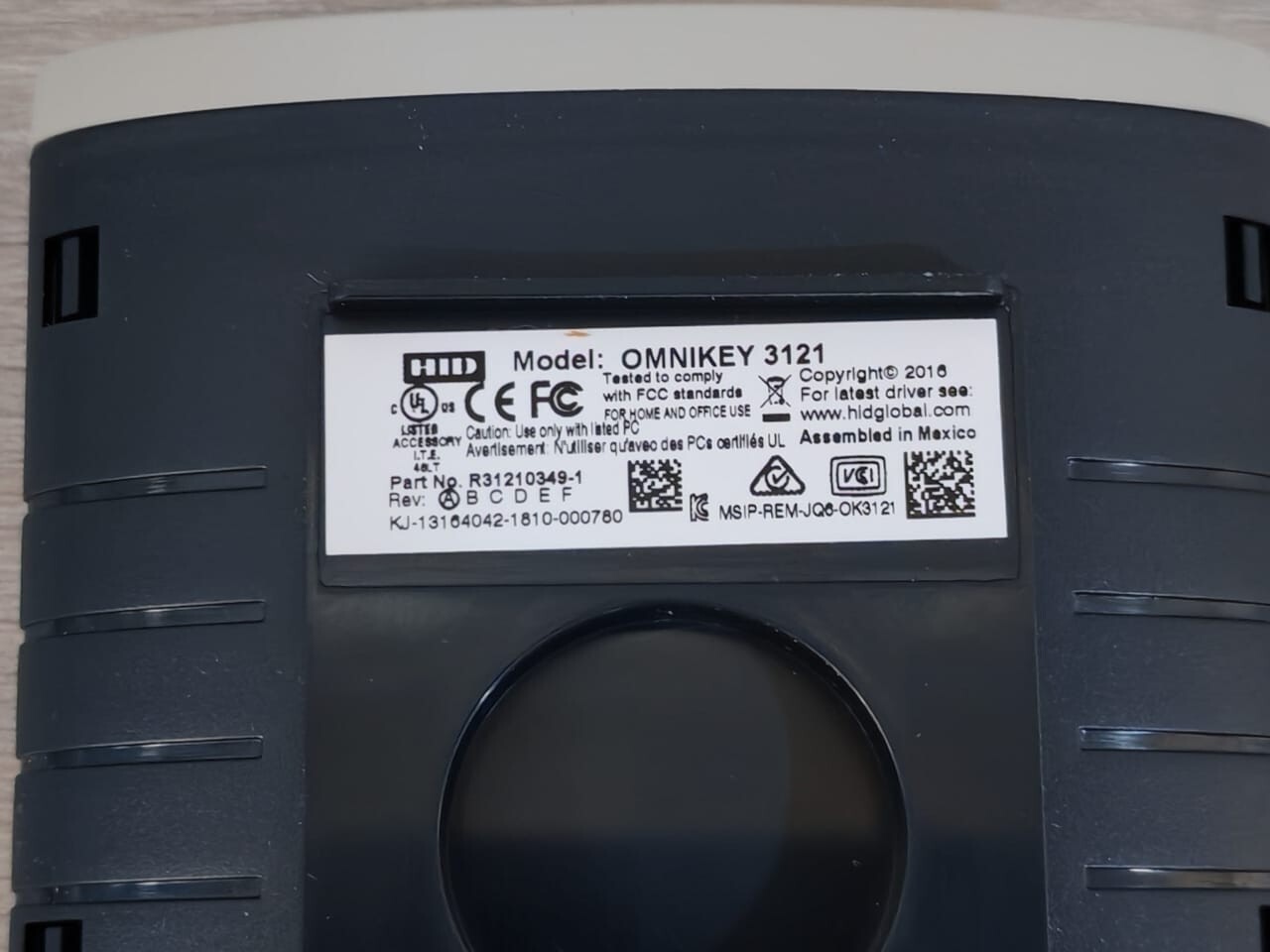 HID R31210349-1 HID OMNIKEY 3121 USB Smart Card Reader P/n: R31210349-1 3