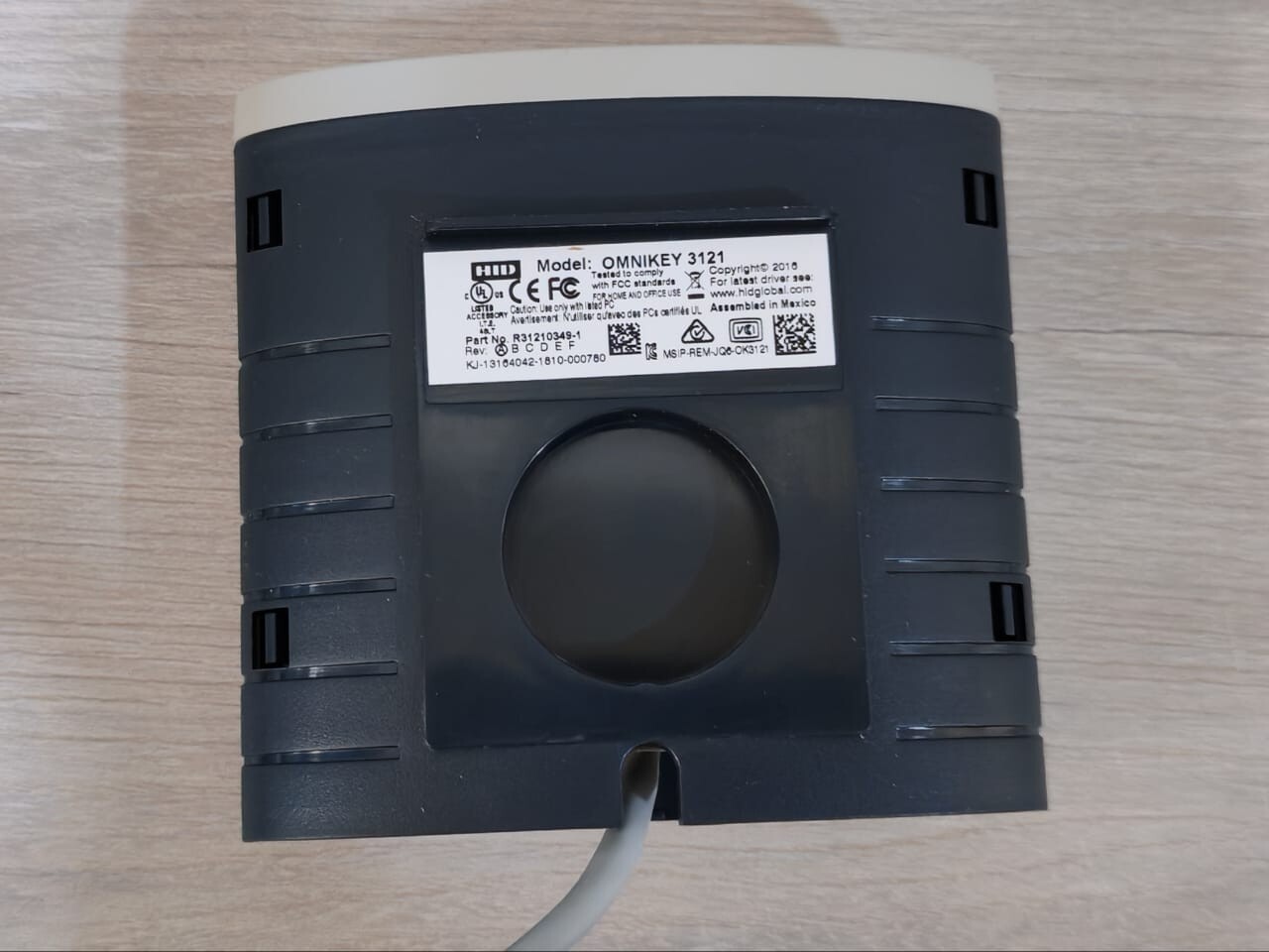 HID R31210349-1 HID OMNIKEY 3121 USB Smart Card Reader P/n: R31210349-1 7
