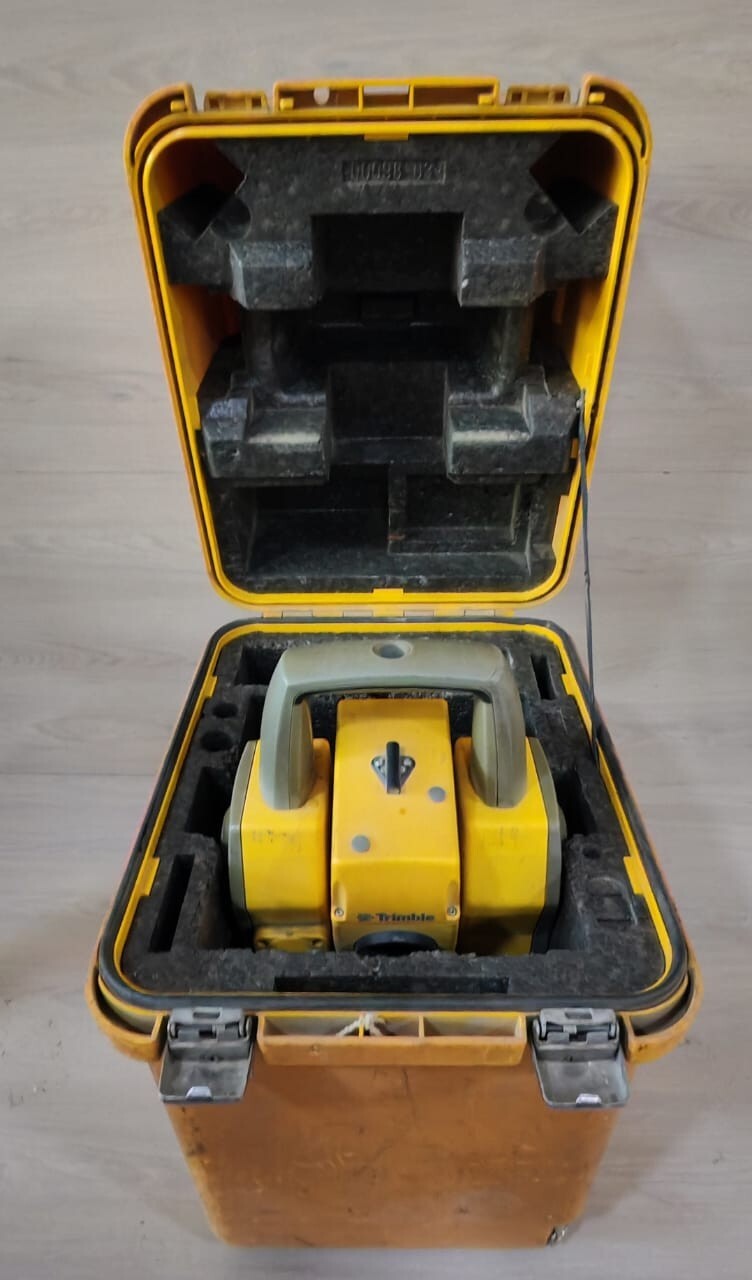 TRIMBLE 5601 DR ROBOTIC TOTAL STATION - &