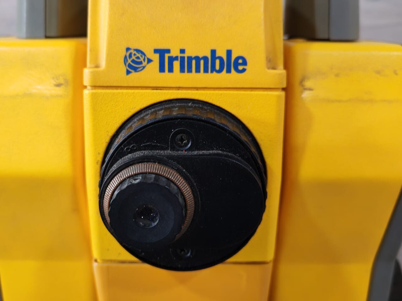 Trimble 5601 DR TRIMBLE 5601 DR ROBOTIC TOTAL STATION WITH GEODIMETER CU MONITOR 8