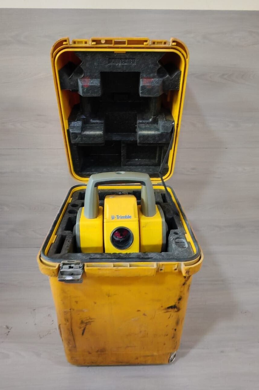TRIMBLE 5601 DR ROBOTIC TOTAL STATION WITH GEODIMETER CU MONITOR