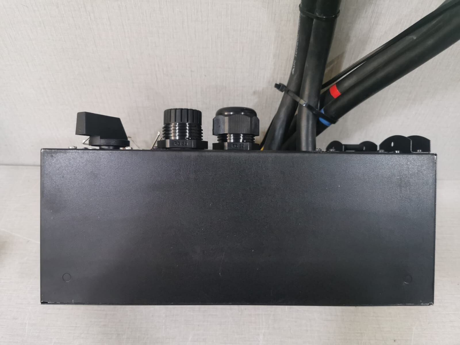Eaton MBP 11000i EATON MBP 11000i /MBP11Ki REV 02 HOTSWAP MAINTENANCE BYPASS 200-240V 50/60Hz 50A 7