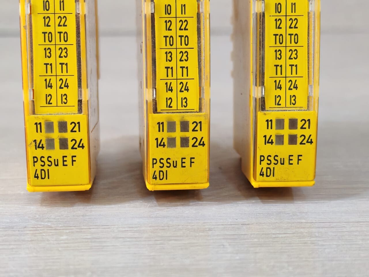 Pilz 312200 Pilz PSSu E F 4DI Safety Input Module 312200 2