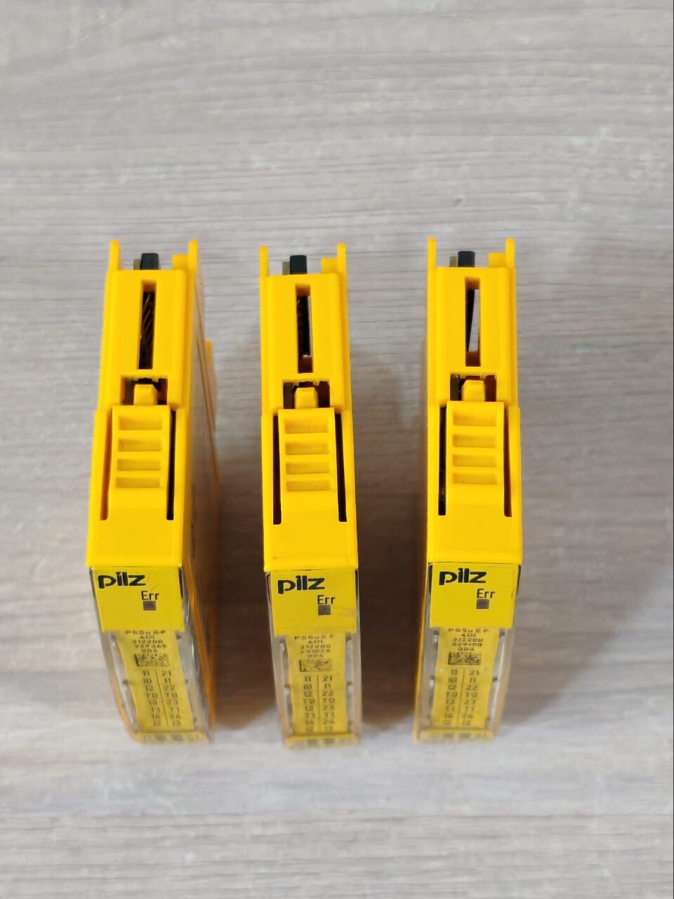 Pilz 312200 Pilz PSSu E F 4DI Safety Input Module 312200 7